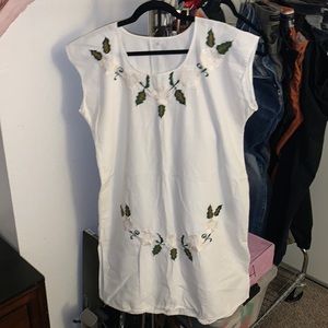 Women’s dress - embroidered flowers size XL